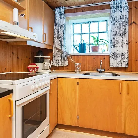 6 Person In Ribe-by Traum