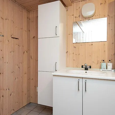6 Person In Ribe-by Traum